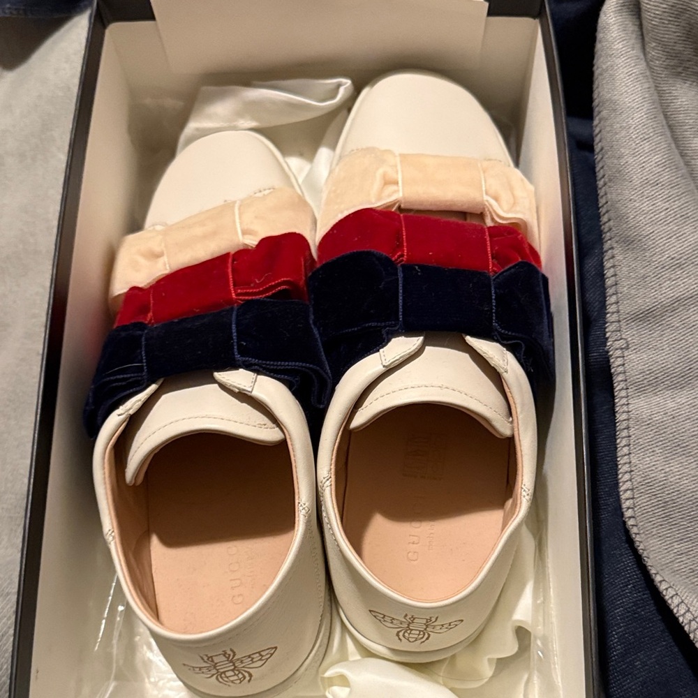 Gucci Cream Sneakers with Red and Blue Velvet Accents nwt in box